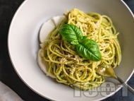 Рецепта Спагети паста с босилеково песто и пармезан